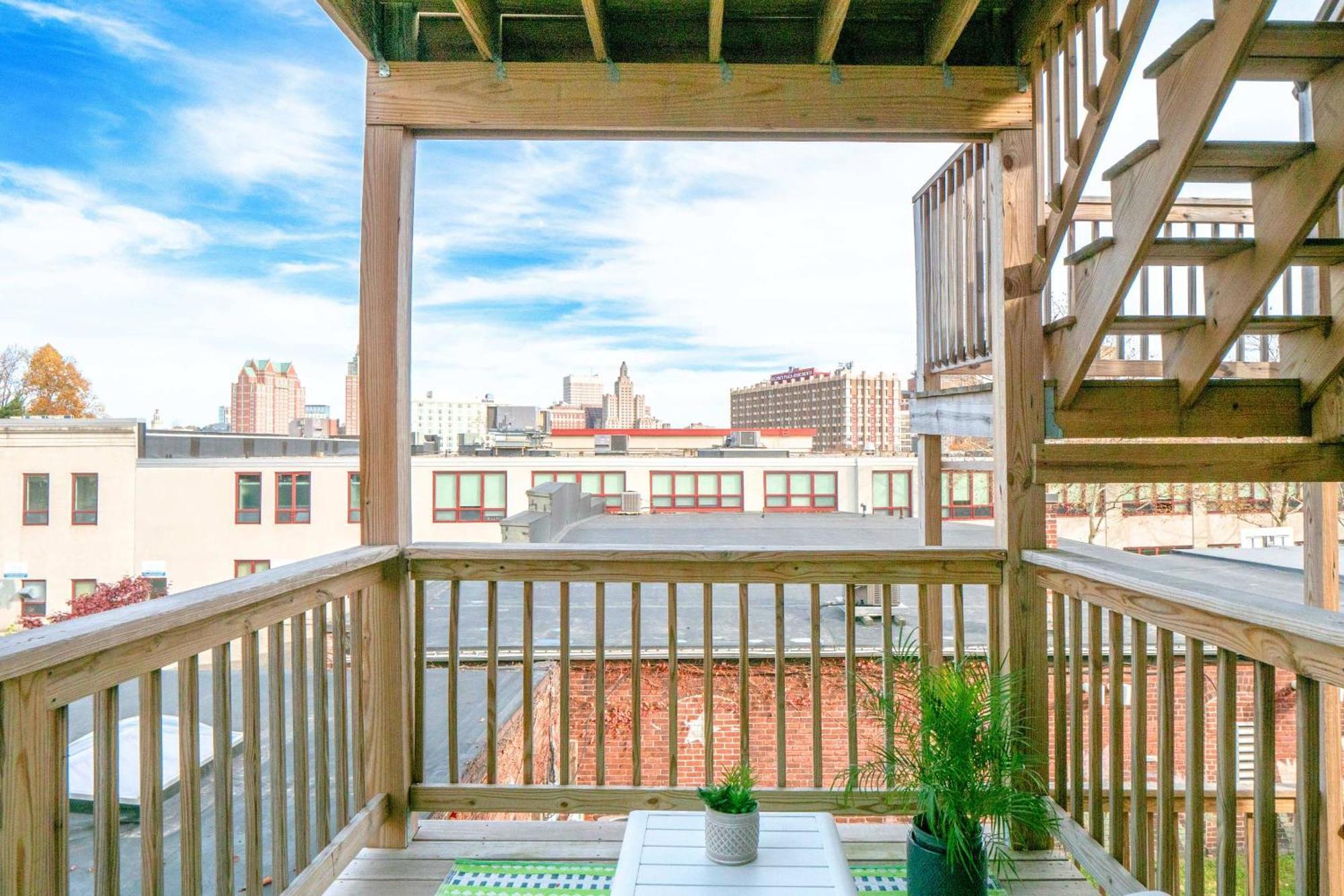 Jennifer'S Private Amazing View Walkable Apartment With Relaxing Deck Providence Exterior photo