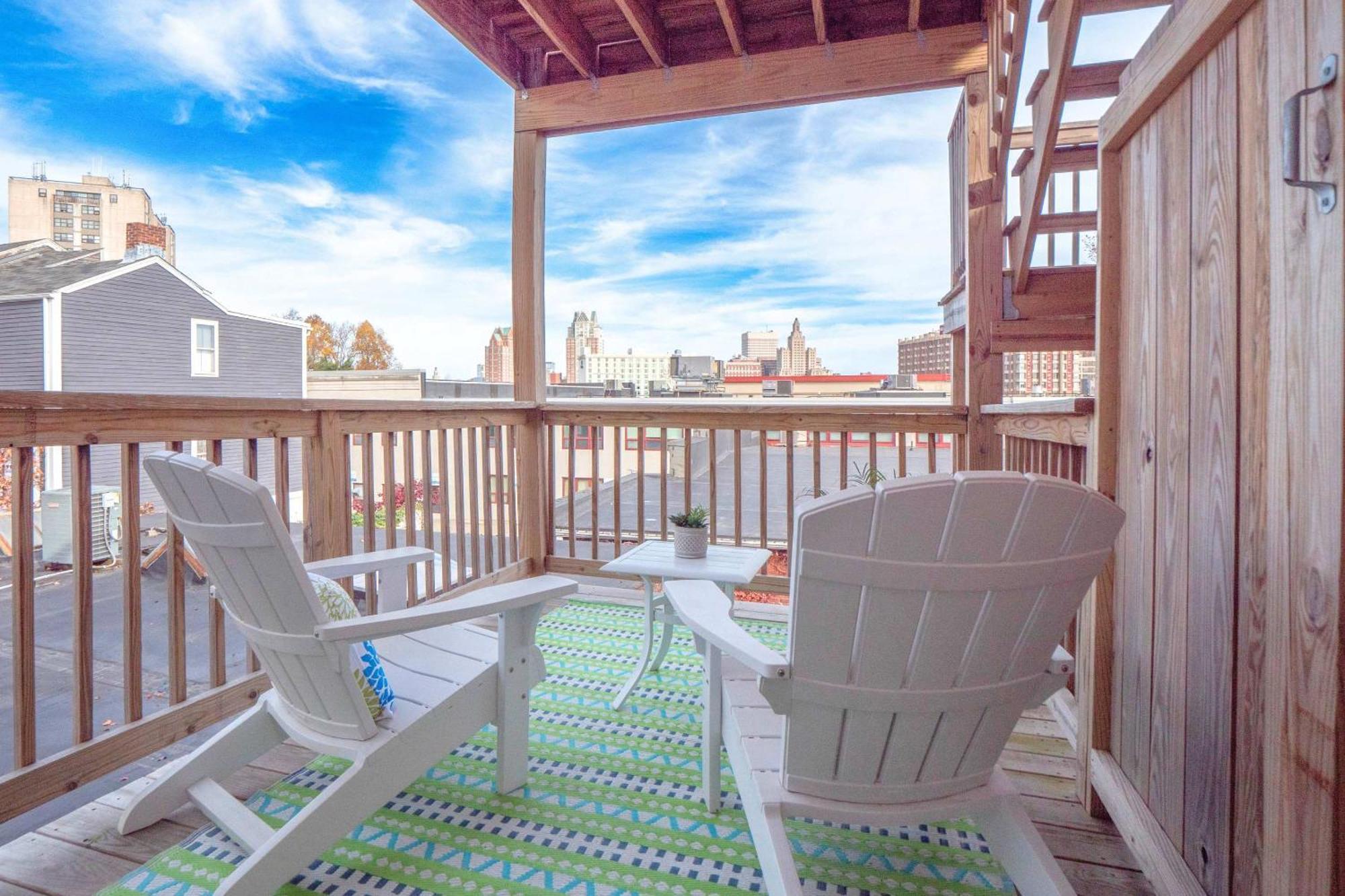 Jennifer'S Private Amazing View Walkable Apartment With Relaxing Deck Providence Exterior photo